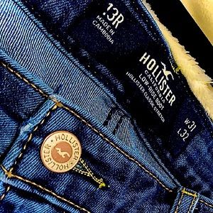 NWOT- Hollister Low-Rise Bootcut Jeans “Dark Wash”